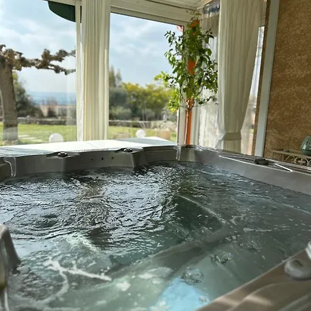 Le Domaine De Charline De 1 A 35 Personnes 4*