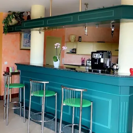 Le Domaine De Charline De 1 A 35 Personnes Maison d'hôtes 4*