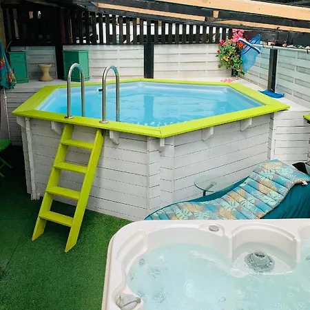 Le Domaine De Charline De 1 A 35 Personnes Guest house *