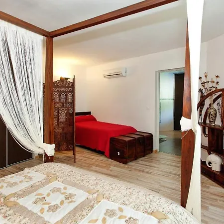 Guest house Le Domaine De Charline De 1 A 35 Personnes