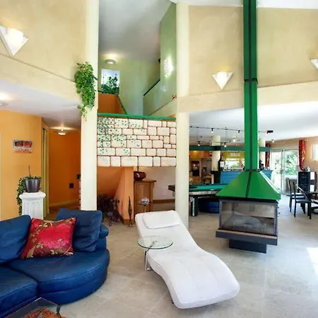 Le Domaine De Charline De 1 A 35 Personnes Issel