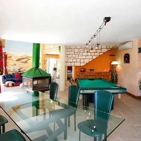 Le Domaine De Charline De 1 A 35 Personnes Maison d'hôtes *